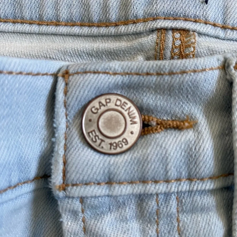 Gap 1969 Jeans Women 6/28R Stretch Skinny Mid Rise Light Wash Raw Hem Distressed